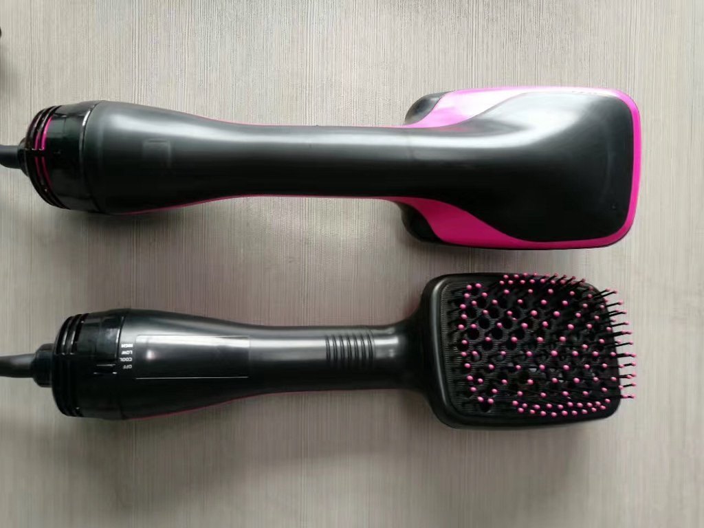 One-Step Hair Dryer And Styling Brush